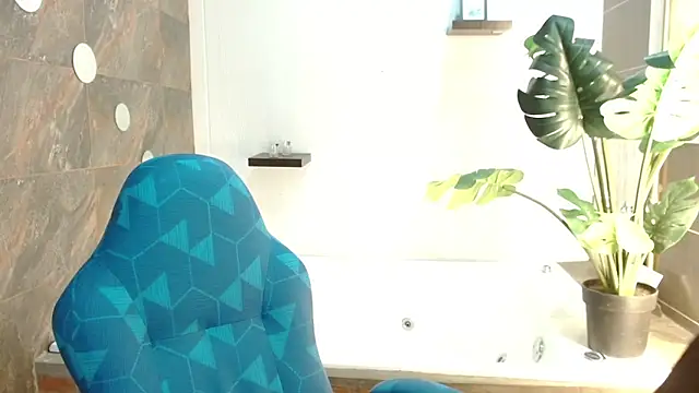 Snapshot of Heidy_Wells chatting on April 13, 2026, 1:27 pm Heidy Wells online show from April 13, 2026, 1:27 pm