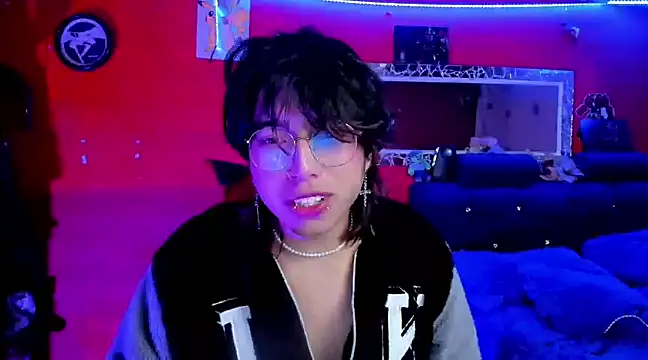 Snapshot of AnggelONfiree chatting on December 31, 2024, 4:06 am AnggelONfiree online show from December 31, 2024, 4:06 am