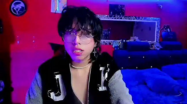 Snapshot of AnggelONfiree chatting on December 31, 2024, 7:10 am AnggelONfiree online show from December 31, 2024, 7:10 am