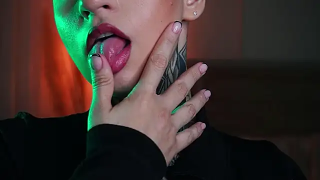 AliceShazaham  online show from September 16, 2025, 8:26 am