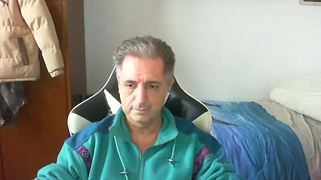 Snapshot of lliuk70mi chatting on February 26, 2026, 3:44 pm lliuk70mi online show from February 26, 2026, 3:44 pm