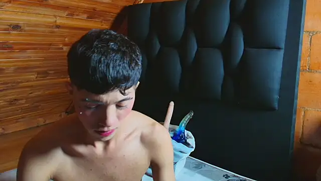 Snapshot of Justyn_Ross chatting on November 14, 2025, 12:15 pm Justyn Ross online show from November 14, 2025, 12:15 pm