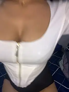 Snapshot of _riyaahahaha_ chatting on December 7, 2024, 2:46 pm riyaahahaha online show from December 7, 2024, 2:46 pm