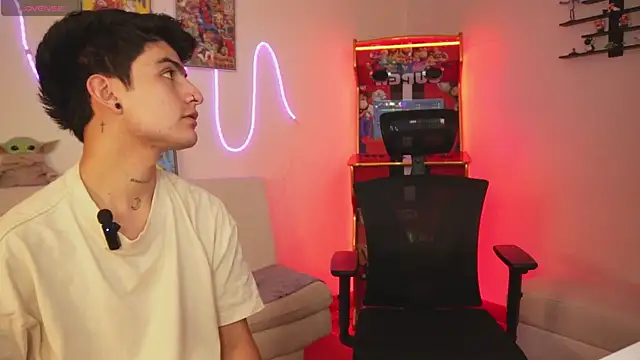 tommy and sophie online show from April 10, 2026, 6:23 pm