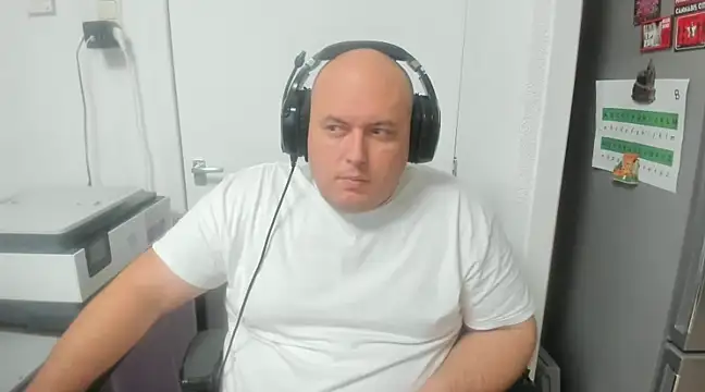 Snapshot of BigromeoXX chatting on December 11, 2024, 9:12 pm BigromeoXX online show from December 11, 2024, 9:12 pm