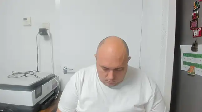 Snapshot of BigromeoXX chatting on December 13, 2024, 6:16 pm BigromeoXX online show from December 13, 2024, 6:16 pm