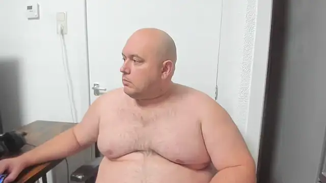 Snapshot of BigromeoXX chatting on December 26, 2024, 8:00 pm BigromeoXX online show from December 26, 2024, 8:00 pm