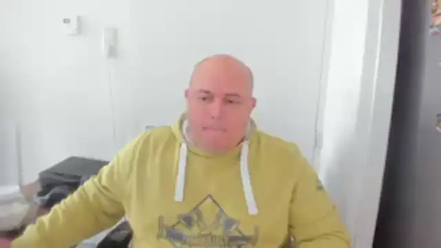 Snapshot of BigromeoXX chatting on October 25, 2025, 12:45 pm BigromeoXX online show from October 25, 2025, 12:45 pm