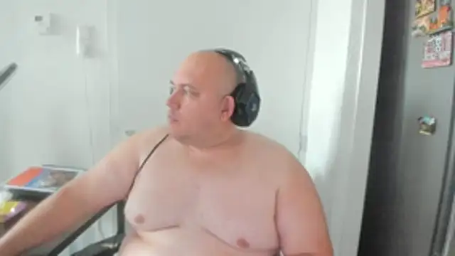 Snapshot of BigromeoXX chatting on October 31, 2025, 3:13 pm BigromeoXX online show from October 31, 2025, 3:13 pm