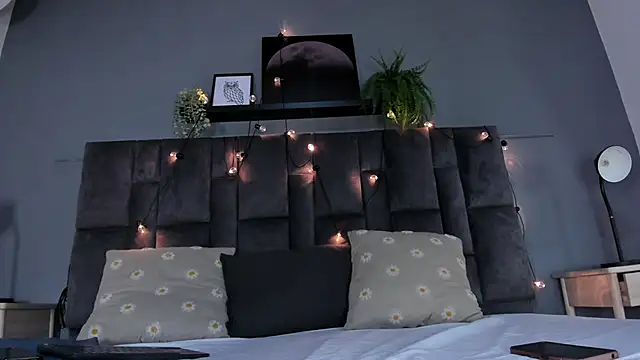 Snapshot of DulceAurora__ chatting on March 13, 2026, 7:04 am DulceAurora online show from March 13, 2026, 7:04 am