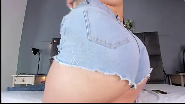 Snapshot of DulceAurora__ chatting on March 21, 2026, 1:32 am DulceAurora online show from March 21, 2026, 1:32 am