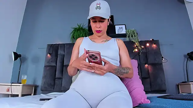 Snapshot of DulceAurora__ chatting on April 15, 2026, 2:51 am DulceAurora online show from April 15, 2026, 2:51 am