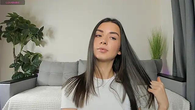 NicoleLuv online show from December 11, 2024, 1:06 pm