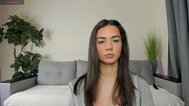 NicoleLuv online show from December 12, 2024, 1:06 pm