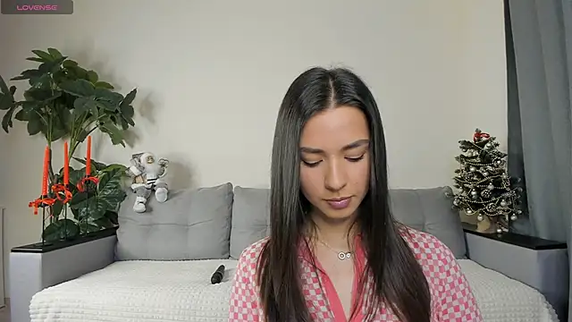 NicoleLuv online show from December 25, 2024, 1:09 pm