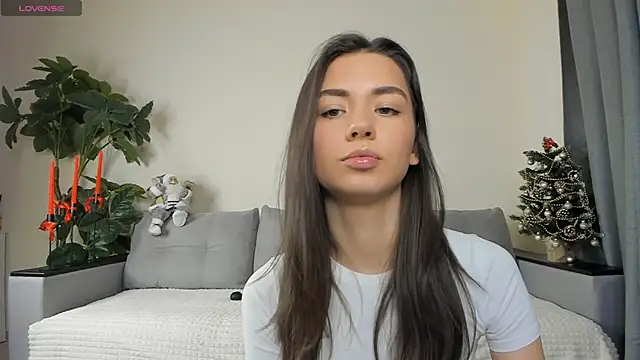 NicoleLuv online show from December 27, 2024, 1:07 pm