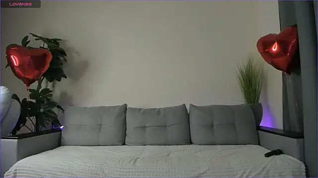 NicoleLuv online show from February 19, 2025, 4:11 pm