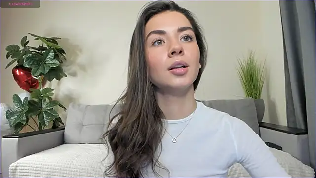 NicoleLuv online show from March 5, 2025, 4:13 pm