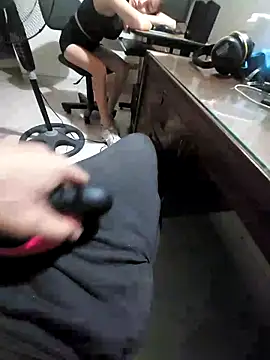 aurelialux online show from February 15, 2025, 4:14 am