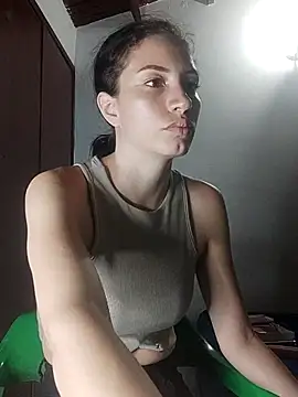 aurelialux online show from February 24, 2025, 10:25 pm