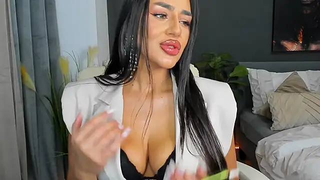 Sonia  Rey online show from October 12, 2025, 12:20 am