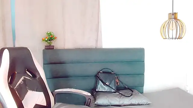 Oriana braom online show from March 5, 2025, 11:05 pm