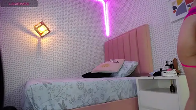 cassiehoward14 online show from March 19, 2025, 3:09 am