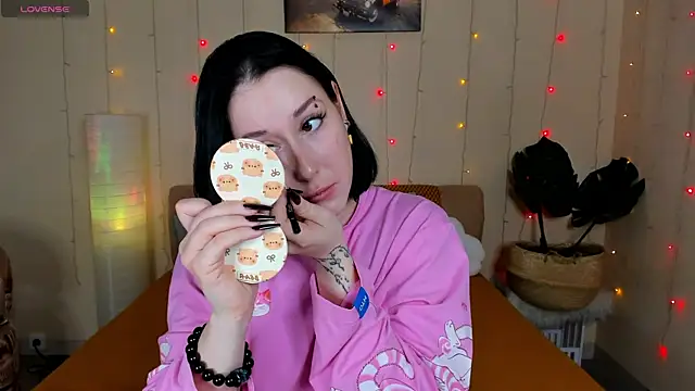 Snapshot of adell_berry chatting on February 18, 2026, 8:43 am adell berry online show from February 18, 2026, 8:43 am