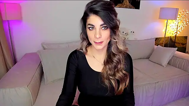 Snapshot of Queenofyouredreams chatting on February 23, 2025, 12:19 am Queenofyouredreams online show from February 23, 2025, 12:19 am