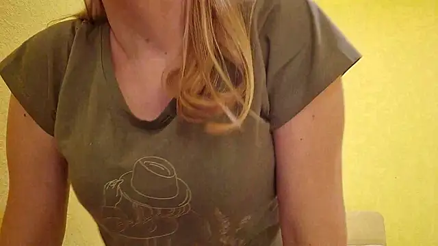 Snapshot of EstrellaWalters chatting on January 13, 2025, 11:08 am EstrellaWalters online show from January 13, 2025, 11:08 am