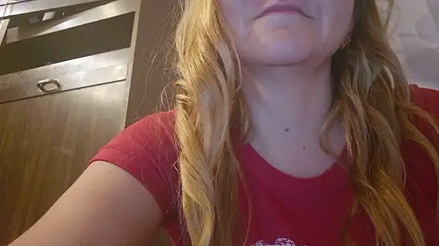 Snapshot of EstrellaWalters chatting on November 1, 2025, 4:42 pm EstrellaWalters online show from November 1, 2025, 4:42 pm