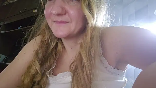 Snapshot of EstrellaWalters chatting on December 18, 2025, 12:33 pm EstrellaWalters online show from December 18, 2025, 12:33 pm