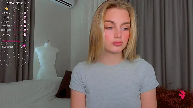 Snapshot of pretty_girlnextdoor chatting on September 13, 2025, 9:53 am pretty girlnextdoor online show from September 13, 2025, 9:53 am