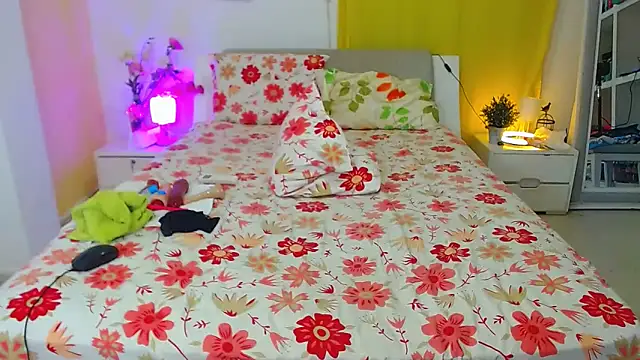 Snapshot of Kendralove31xxx chatting on February 9, 2025, 6:33 am Kendralove31xxx online show from February 9, 2025, 6:33 am