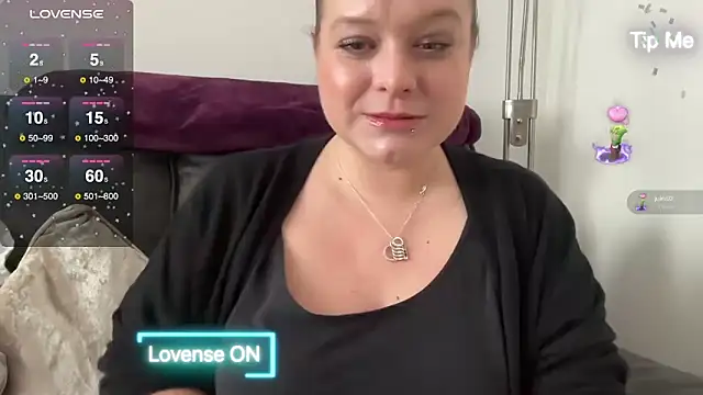 Snapshot of NaughtyWifeUK chatting on December 6, 2024, 11:22 am NaughtyWifeUK online show from December 6, 2024, 11:22 am