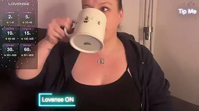 Snapshot of NaughtyWifeUK chatting on December 13, 2024, 10:02 pm NaughtyWifeUK online show from December 13, 2024, 10:02 pm