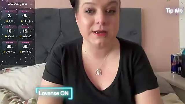 Snapshot of NaughtyWifeUK chatting on December 14, 2024, 2:31 pm NaughtyWifeUK online show from December 14, 2024, 2:31 pm