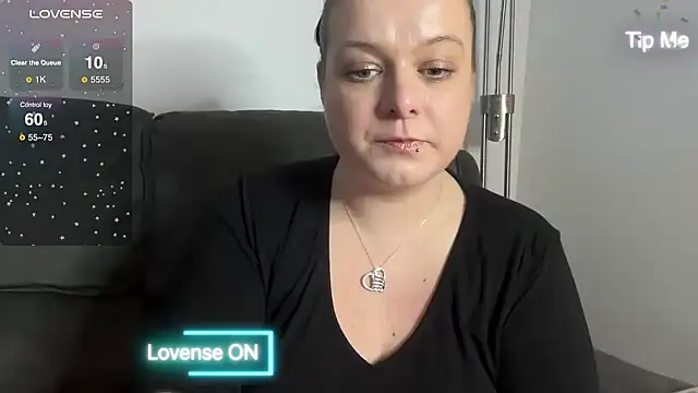 Snapshot of NaughtyWifeUK chatting on December 21, 2024, 8:43 pm NaughtyWifeUK online show from December 21, 2024, 8:43 pm