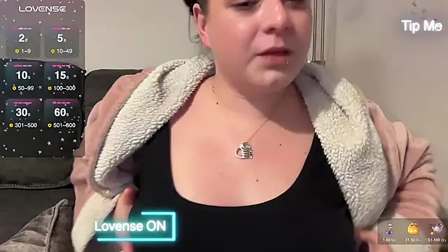 Snapshot of NaughtyWifeUK chatting on January 19, 2025, 1:21 am NaughtyWifeUK online show from January 19, 2025, 1:21 am