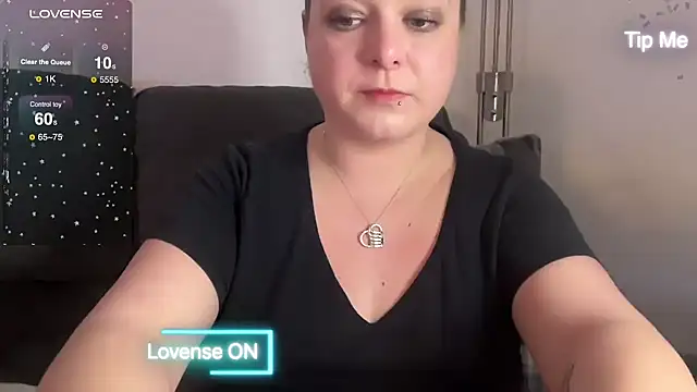 Snapshot of NaughtyWifeUK chatting on February 8, 2025, 11:24 pm NaughtyWifeUK online show from February 8, 2025, 11:24 pm