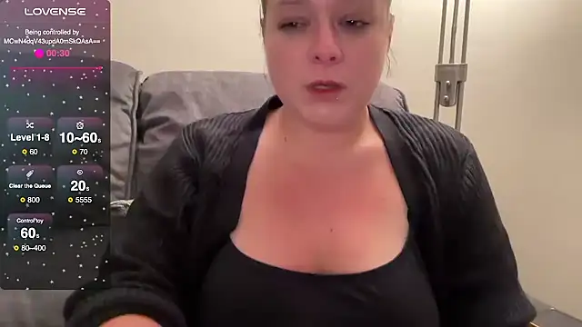 Snapshot of NaughtyWifeUK chatting on September 24, 2025, 12:25 am NaughtyWifeUK online show from September 24, 2025, 12:25 am