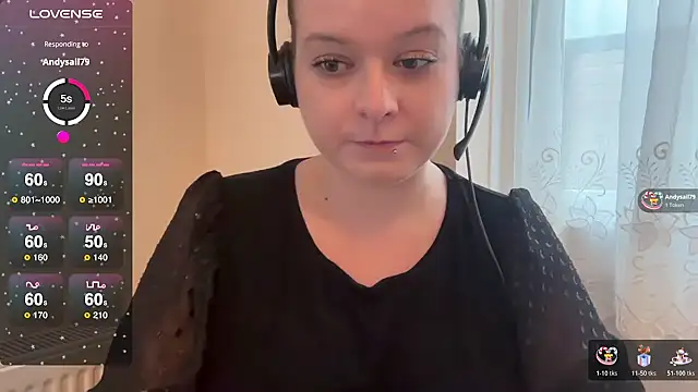 Snapshot of NaughtyWifeUK chatting on November 11, 2025, 11:54 am NaughtyWifeUK online show from November 11, 2025, 11:54 am