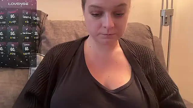 Snapshot of NaughtyWifeUK chatting on December 5, 2025, 2:47 pm NaughtyWifeUK online show from December 5, 2025, 2:47 pm