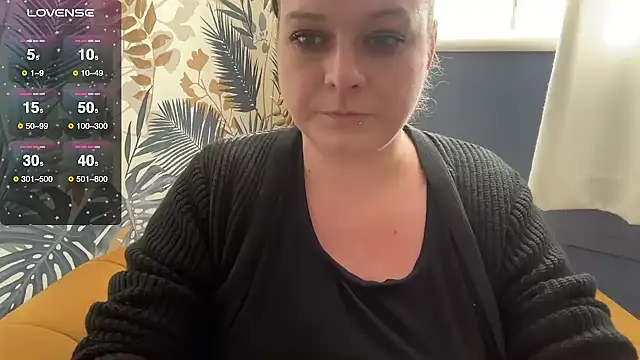 Snapshot of NaughtyWifeUK chatting on January 7, 2026, 12:51 pm NaughtyWifeUK online show from January 7, 2026, 12:51 pm