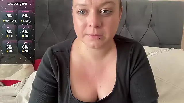 Snapshot of NaughtyWifeUK chatting on April 7, 2026, 12:16 pm NaughtyWifeUK online show from April 7, 2026, 12:16 pm