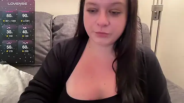 NaughtyWifeUK online show from May 22, 2026, 12:40 am