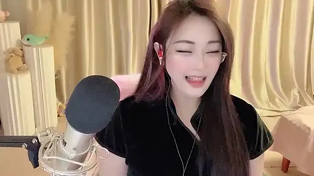 Daisy-77 online show from February 27, 2025, 4:10 pm