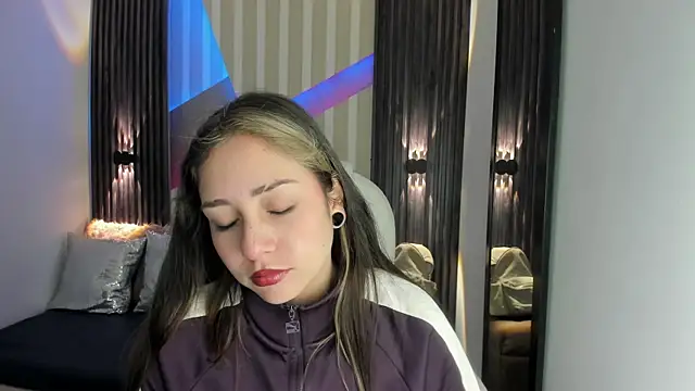 emily layton online show from October 24, 2025, 1:29 pm