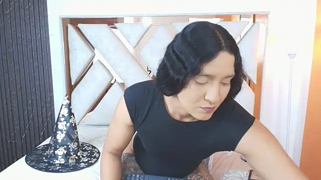 Alison Chan  online show from October 31, 2025, 4:19 pm