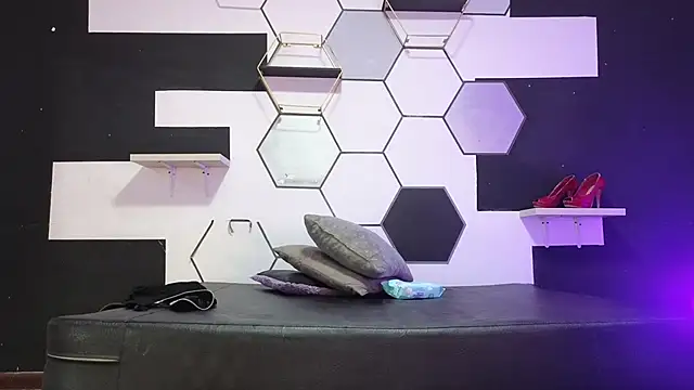 alondrabigtits online show from September 10, 2025, 12:16 pm